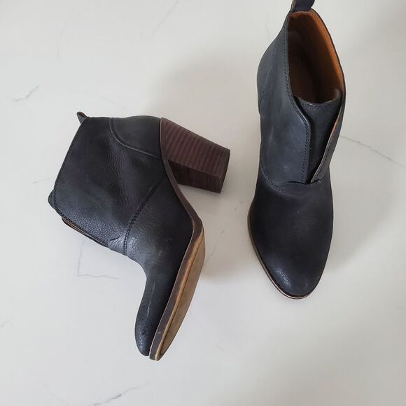 Lucky Brand Ellhen Booties Women's Size 8.5 Black Leather Ankle Boots Slip On - Picture 1 of 12
